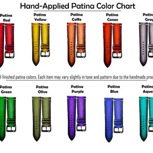 Pode incluir: Uma tabela de cores de p&aacute;tina aplicada &agrave; m&atilde;o exibindo dez pares de pulseiras de rel&oacute;gio em vermelho, amarelo, caf&eacute;, conhaque, cinza, verde, oliva, roxo, azul e &aacute;gua. Cada pulseira tem uma fivela prateada e costura branca. Texto: Hand-Applied Patina Color Chart.