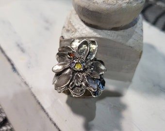 artisan fine silver daisy ring boasts sculpted leaves and bits of sparkle from the cz center