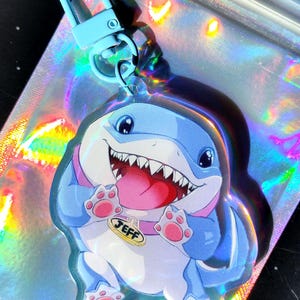 Brelok Jeff Shark FanArt z zawieszką 2,5&quot; z tęczową żywicą epoksydową
