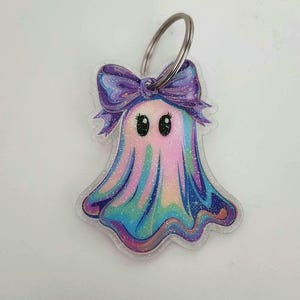 Spooky cute ghost, keychain, cute ghost, Halloween, spooky season, Halloween gift, spooky season gift