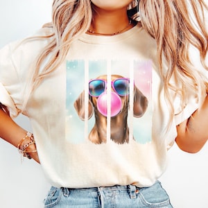 Funny Dachshund Weenie Dog Shirt, Comfort Colors® Doxie Dog Blowing Bubblegum T-Shirt, Weenie Mom TShirt, Cute Doxie Crewneck Dog Mom Gift Ivory