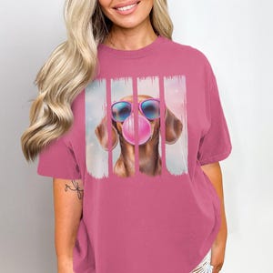 Funny Dachshund Weenie Dog Shirt, Comfort Colors® Doxie Dog Blowing Bubblegum T-Shirt, Weenie Mom TShirt, Cute Doxie Crewneck Dog Mom Gift Crunchberry
