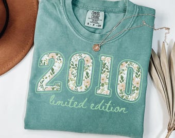 16th Birthday Shirt, Comfort Colors® Turning Sixteen T-Shirt, Sweet 16 Sage Green Pink Floral Sixteenth BDay TShirt Gift for Teenage Girl