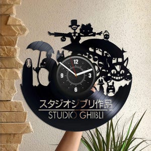Disque vinyle Anime japonais grande horloge murale dessin animé mignon art mural décoration créative pour chambre personnages de dessins animés cadeau de pendaison de crémaillère pour les femmes