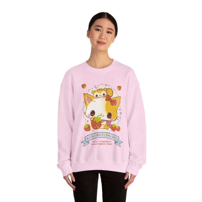 Sudadera Kawaii - Camiseta de gato rosa Cutecore para mujer y hombre, jersey de gatito japonés, camiseta de fresa Nyan, jersey Jojifuku, top Harajuku imagen 4