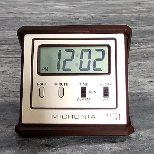 Micronta 63-705 LCD Travel Alarm Clock Radio Shack - Works see video