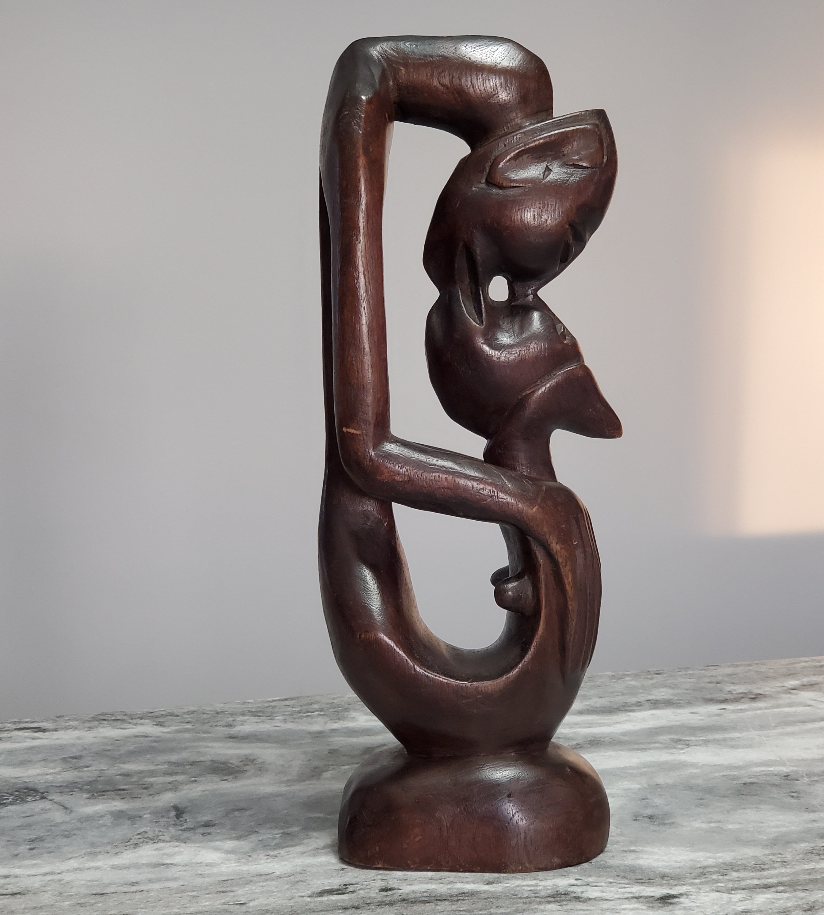 Kissing couple abstract wood sculpture – R-Home Furniture