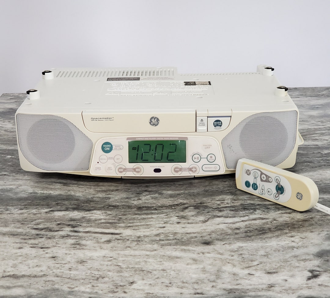 Vintage General Electric GE Spacemaker AM/FM Clock Radio Cd Player