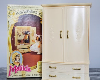 Pedigree Matilda Doll Wardrobe Closet with Accessories & Original Box 1979