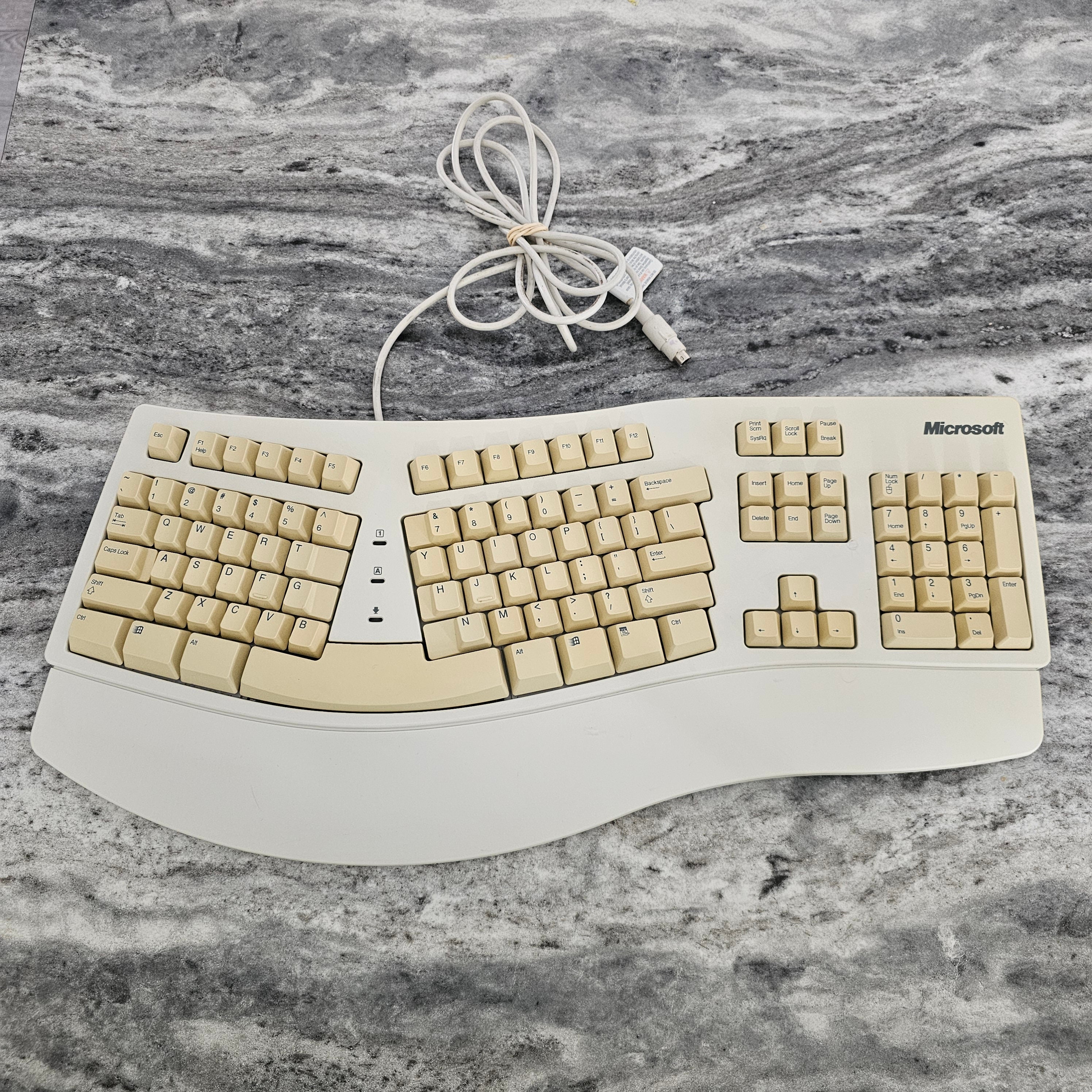 Vintage Microsoft 58221 Ergonomic PS/2 First Generation Vintage Microsoft 58221 Ergonomic PS/2 First Generation
