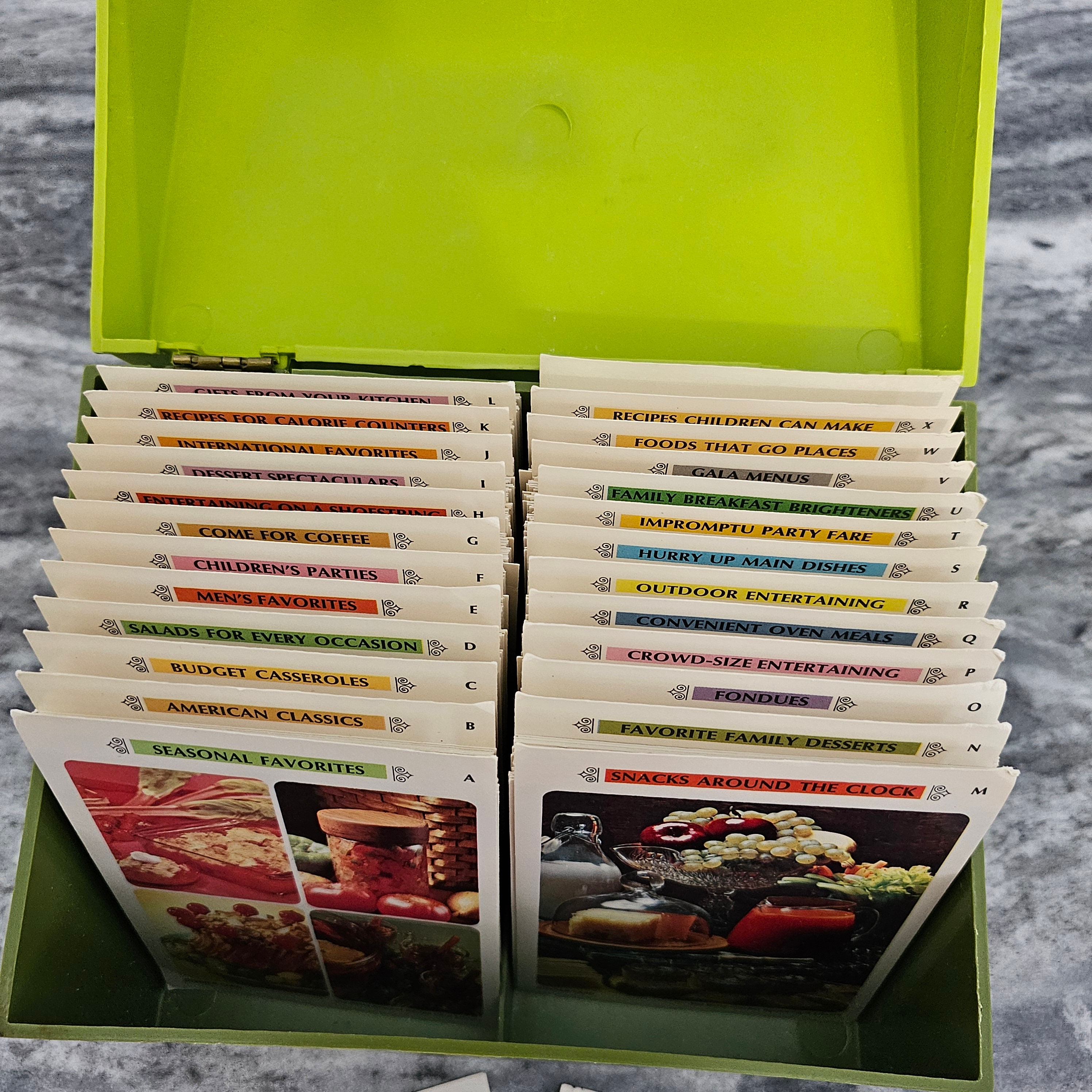 1971 Vtg the Betty Crocker Recipe Card Library 2 Tone Green