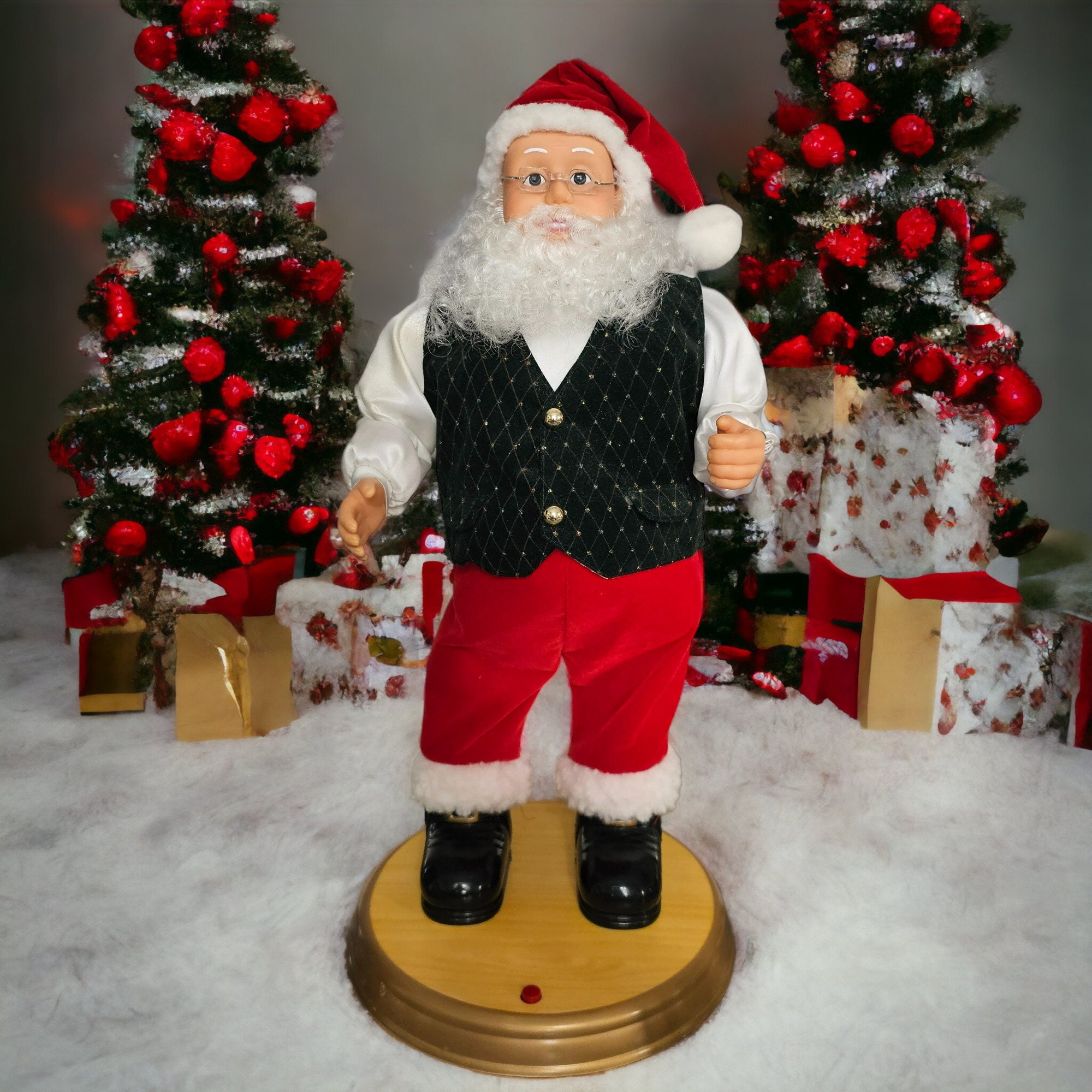 1998 Gemmy Industries Hip Swinging Santa Plays Santa Claus is