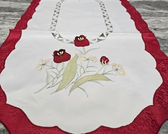 Tulips Embroidered Applique Table Runner Tablecloth  15X34in - 100% polyester - READ Description