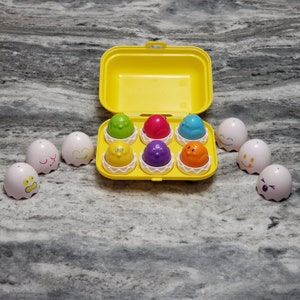 1993 Tomy Hide & Squeak Eggs Toy Eggs in Egg Carton with Shapes Colours
