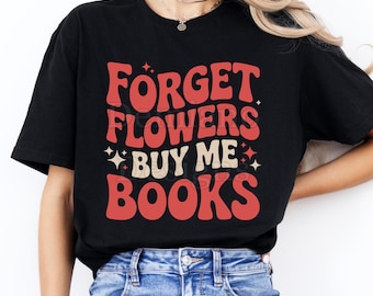 Esqueça as flores, compre-me livros! SVG PNG | Design fofo de Dia dos Namorados para amantes de livros | Ilustração de coração rosa lendo | Arte para amigas leitoras