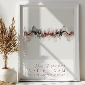 Op de afbeelding: Een witte ingelijste print met een roze en zwart aquarelontwerp. De tekst "Song title goes here" en "ARTIST NAME" staat onder het ontwerp gedrukt. De tekst "YOUR PERSONALISED MESSAGE" staat onder de naam van de kunstenaar.