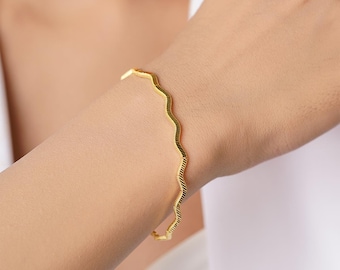 14K Solid Gold Zigzag Ajda Bracelet with Pen Finish – 22K Appearance