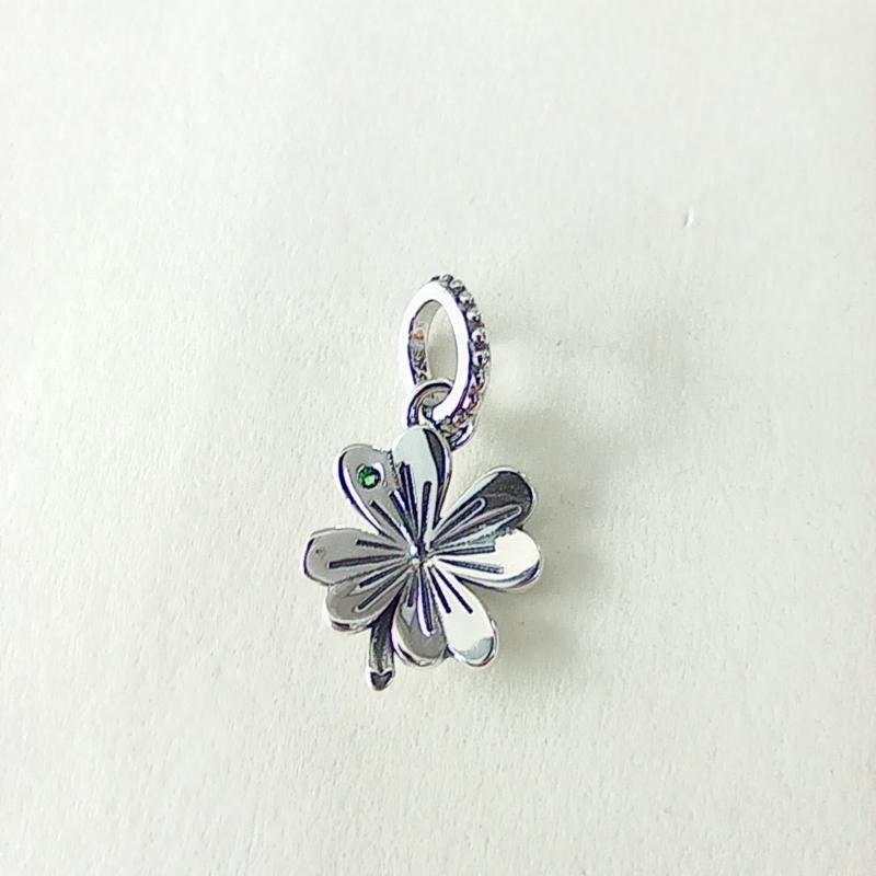 Pandora four leaf clover necklace deals