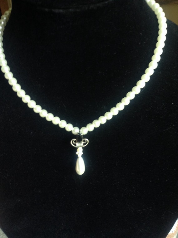 Vintage faux pearl necklace with onyx pearl and rh