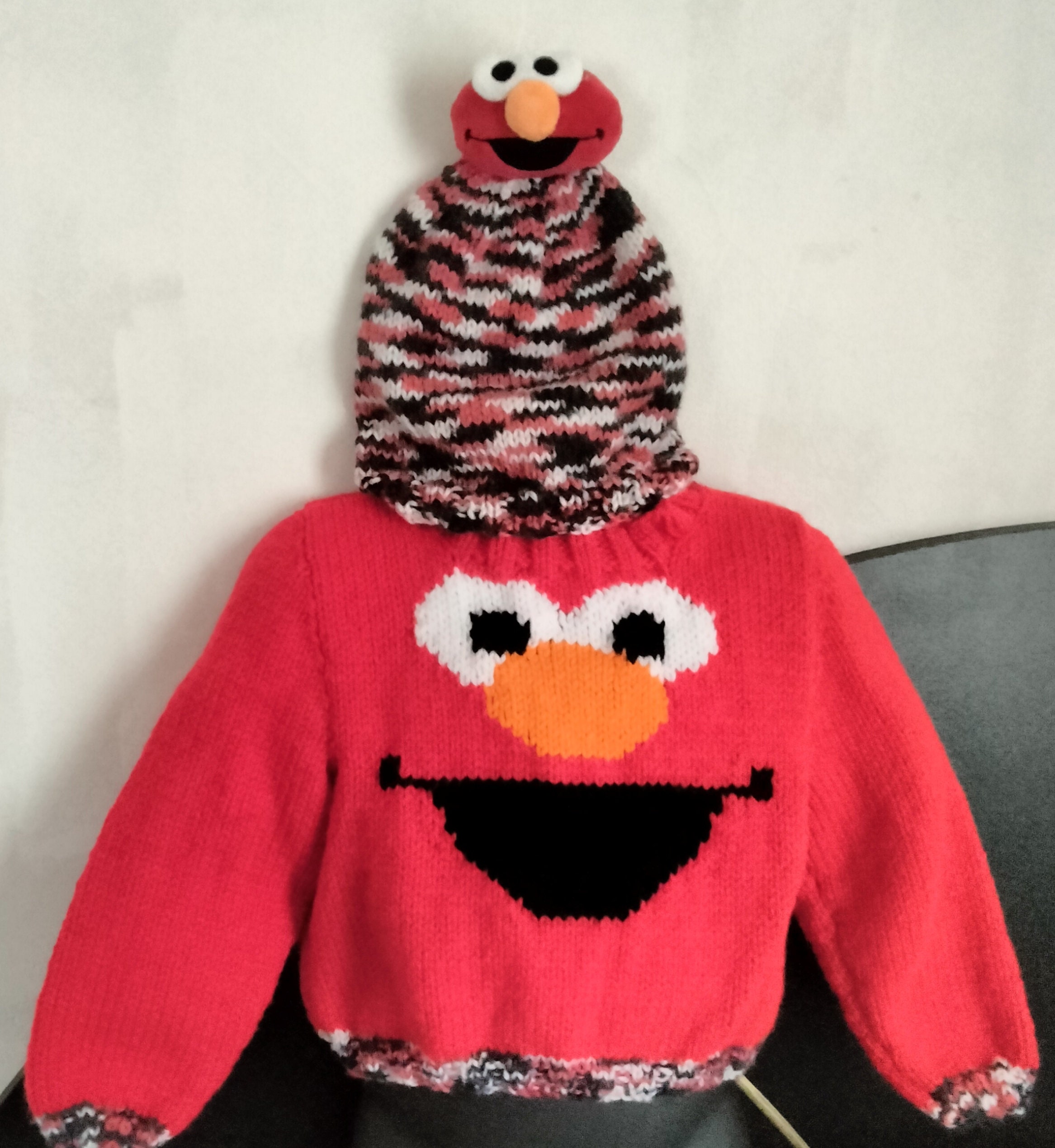 Hand Knitted Sesame Street Elmo Face Sweater and Hat Set. Size 2T or 4T ...