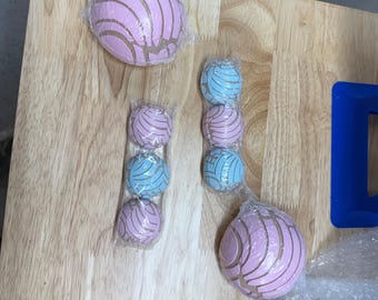 pink and blue concha mini, baby shower favor, boy, girl, concha, latino,