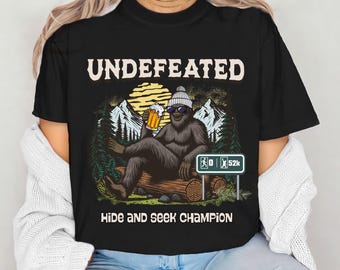 Camiseta divertida de Bigfoot bebiendo cerveza / El escondite invicto
