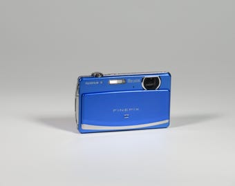 Vintage Fujifilm Finepix XP10 Digital Camera / 12MP / Waterproof
