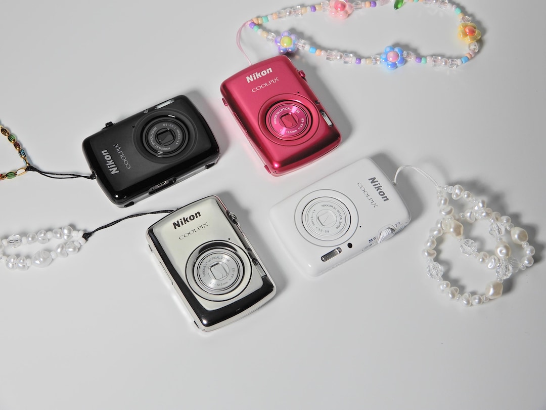 Nikon Coolpix S01 – Ultra-rare Smallest Digicam Ever Made W/ Charm