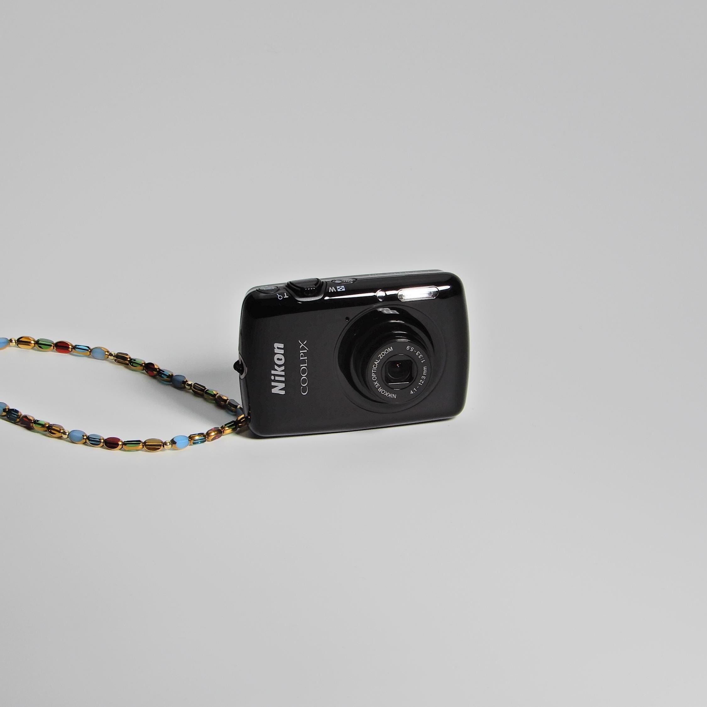 Nikon Coolpix S01 – Ultra-rare Smallest Digicam Ever Made W/ Charm 