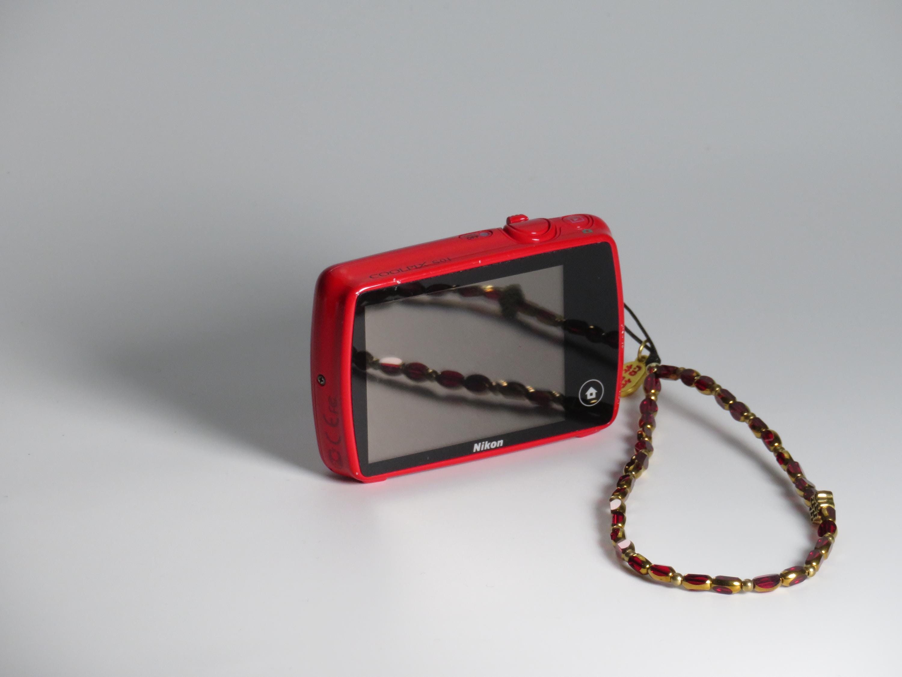 Nikon Coolpix S01 – Ultra-rare Smallest Digicam Ever Made W/ Charm 
