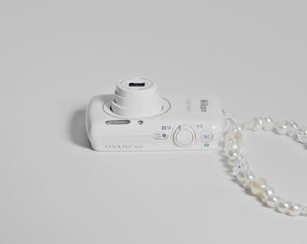 Nikon Coolpix S01 – Ultra-rare Smallest Digicam Ever Made W/ Charm