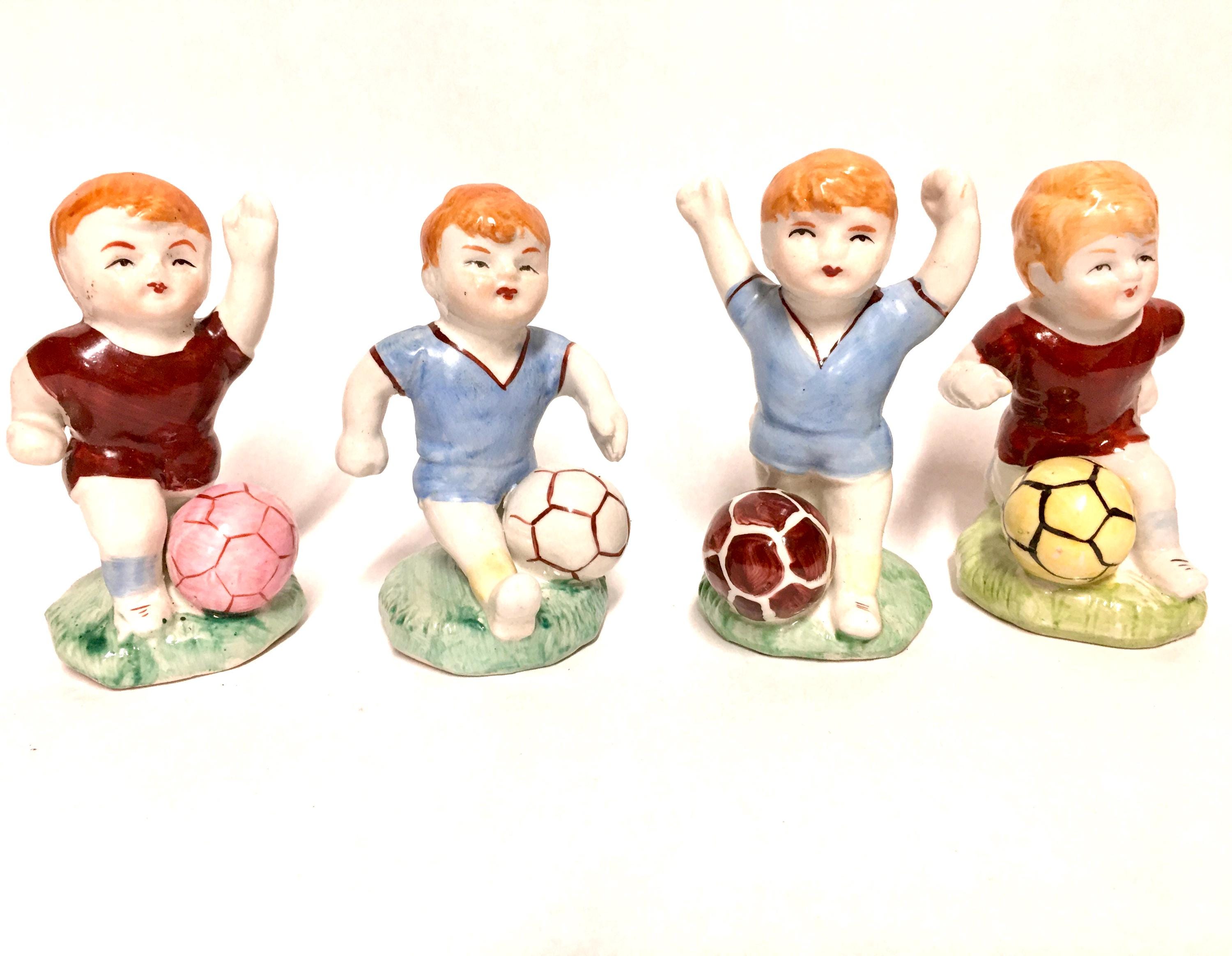 マイセンのサッカーフュギアです。 Vintage Boys Playing Ball