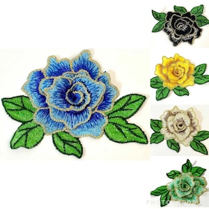 Parche de flor de rosa con hojas verdes en azul, amarillo, verde azulado, crema o negro. Parche de aplique floral para coser. Adorno para ropa. 11,4 cm.