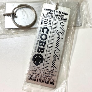 Vintage Event Ticket Keychain Waverly Hotel 1986 Cobb County, Georgia Handelskammer Jahrestagung Reserviert Sitzplatz Cocktail Party NOS