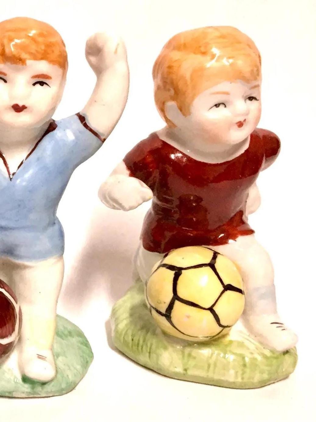 マイセンのサッカーフュギアです。 マイセンのサッカーフュギアです。 Vintage Boys Playing Ball