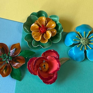 60s Flower Pin - Etsy