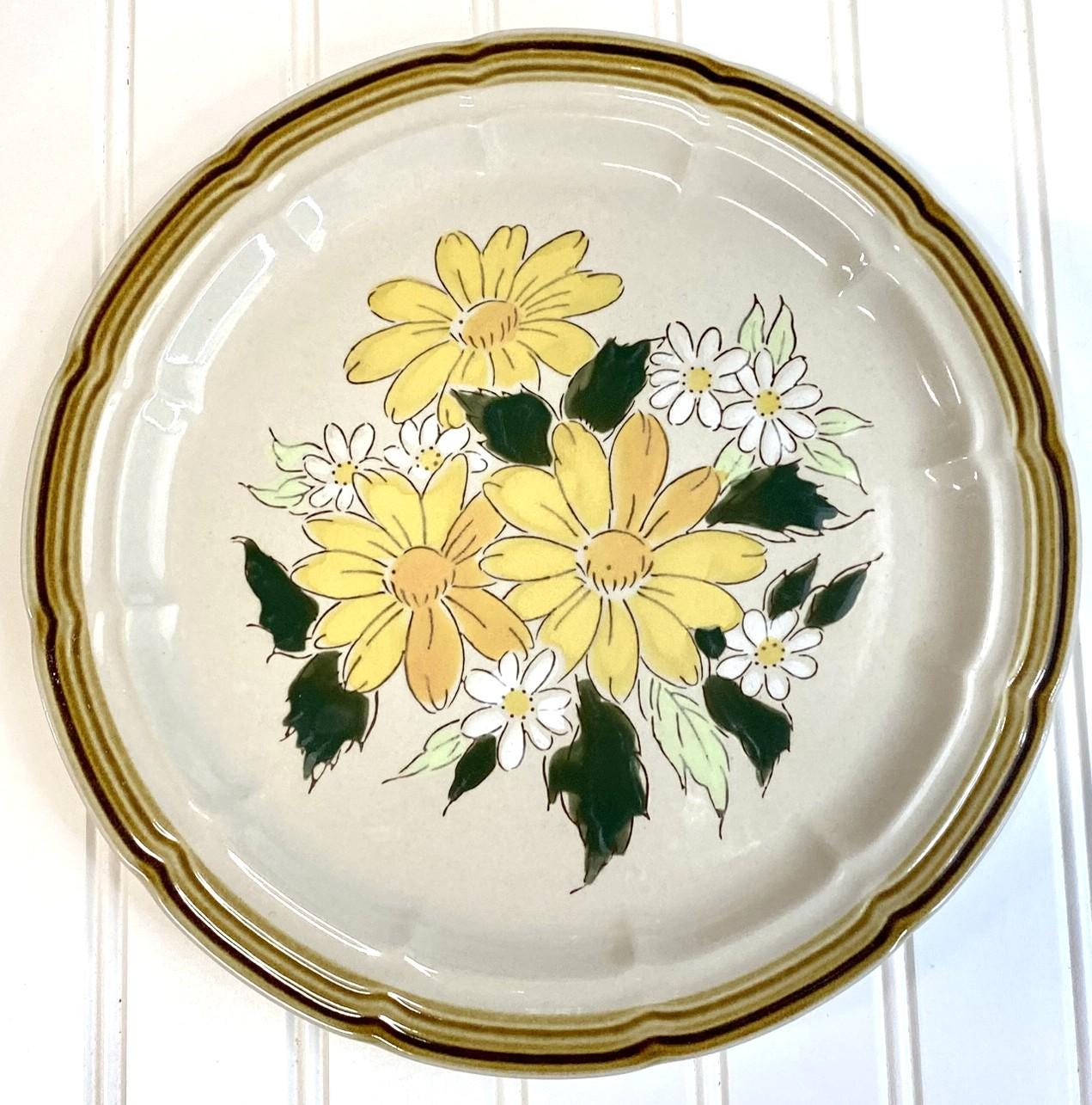 Vintage Sun Song Stoneware Plate, 1970s Retro Yellow and White