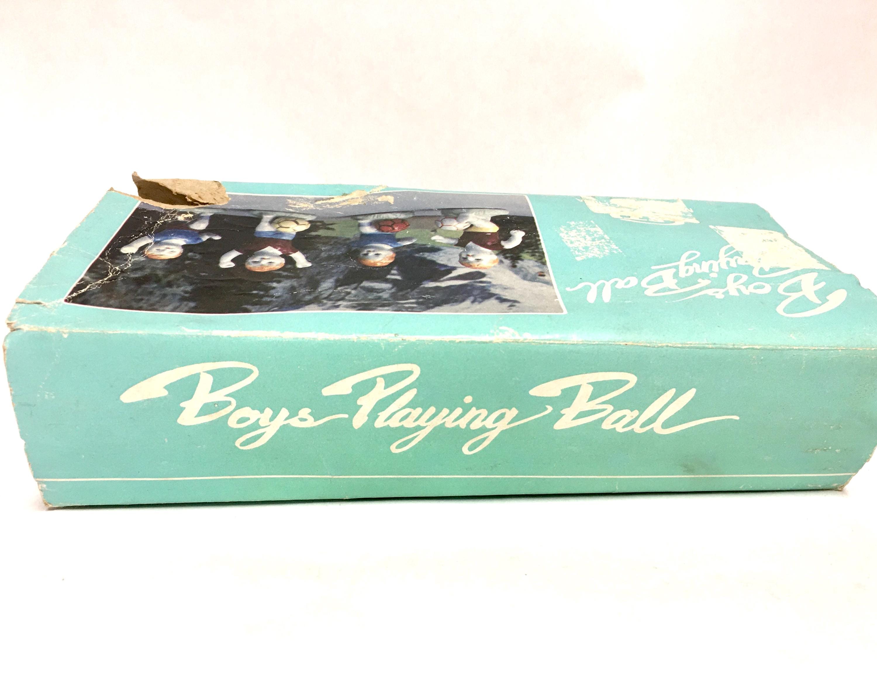 マイセンのサッカーフュギアです。 Vintage Boys Playing Ball