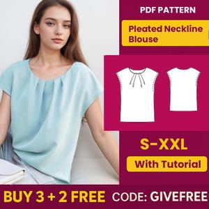 Puede incluir: Blusa de cuello plisado azul claro con mangas cortas. La imagen incluye un patrón PDF con el texto "Pleated Neckline Blouse" y "S-XXL With Tutorial". También es visible el texto "BUY 3 + 2 FREE CODE: GIVEFREE".