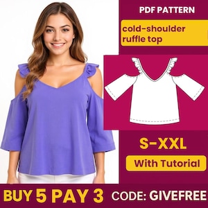 Op de afbeelding: Een vrouw draagt een periwinkle top met koude schouders en ruches, met een V-hals en driekwartmouwen. De afbeelding bevat een PDF-patroongrafiek met de tekst "cold-shoulder ruffle top" en "S-XXL With Tutorial".