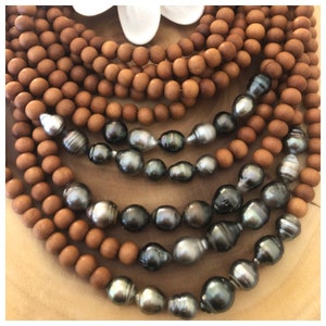 ʻIliahi sandalwood and Tahitian Momi Pearl Necklace image 2