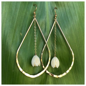 18k Gold Plated Textured Teardrop Hoop & Pikake Earring
