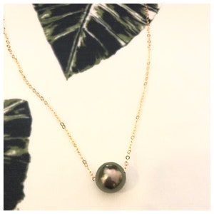 Collar flotante de perla de Tahití bañado en oro de 14 k