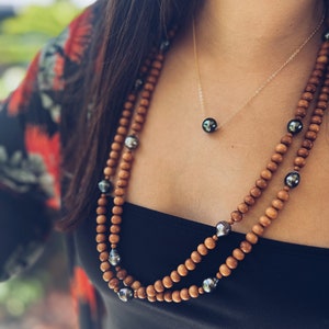 ʻIliahi (sandalwood) and Tahitian Momi (Pearl) Necklace V2