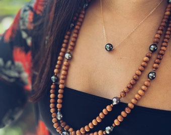 ʻIliahi (sandalwood) and Tahitian Momi (Pearl) Necklace V2