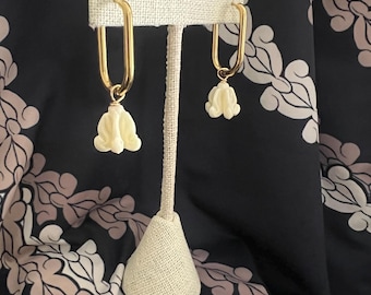 Gold Puakalaunu (Crown Flower) Hoop Earrings
