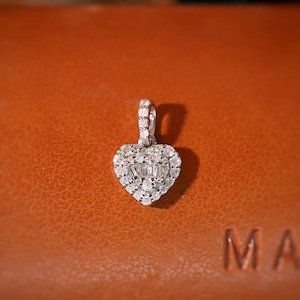 Zierlicher Herzanhänger - 18K Massivgold Volldiamant Herzanhänger, Goldherzanhänger, Geburtstagsgeschenk für Sie