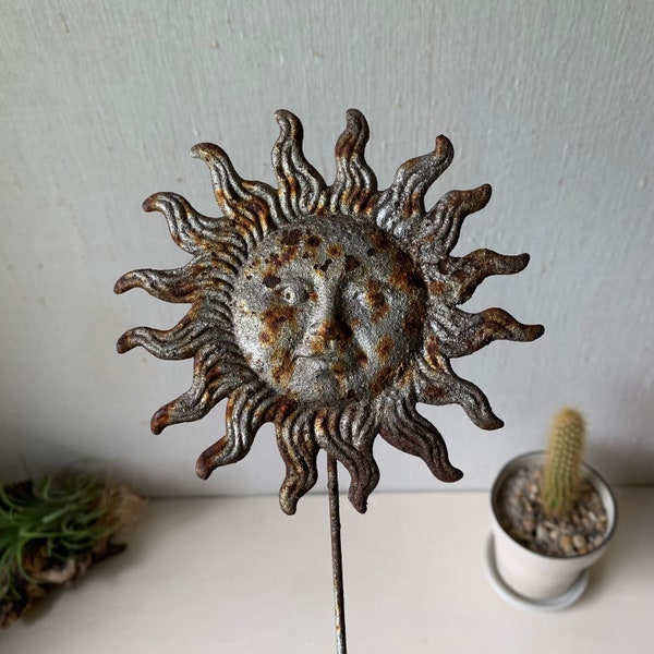 Vintage Sun Face Plant Poke - Rusty Garden Art - Celestial Rust Sunshine