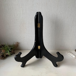 Caballete de madera vintage, grande, de mesa, para exhibir cuadros o obras de arte. Marco de madera negra estilo japonés. Soporte para libros y obras de arte. Herrajes de latón.