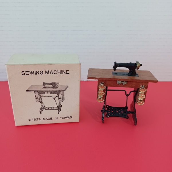 Dollhouse MINIATURE SEWING MACHINE New in Box | New Old Stock | Vintage Doll Sewing Machine